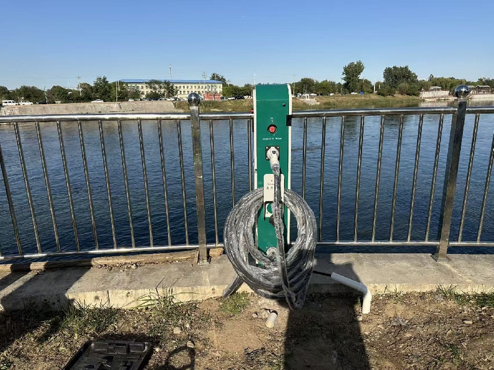 长江干线首套支流航道直流充电桩群投运，打通内河电动航运“最后一公里”